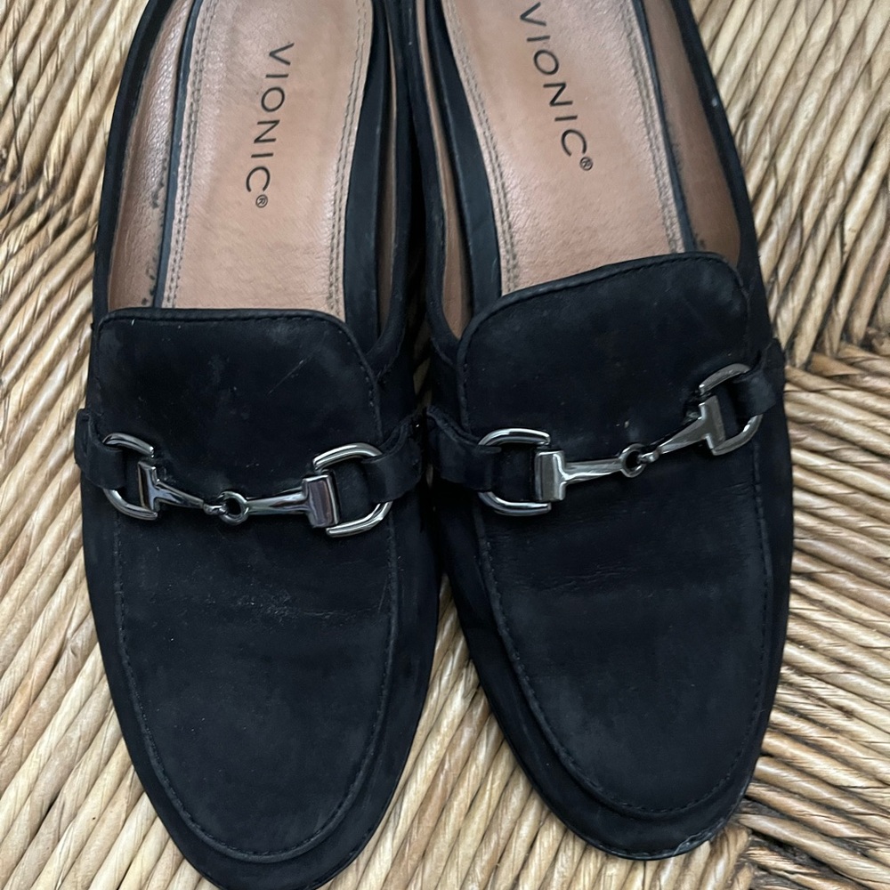 vionic black suede mules size 8